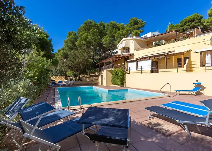 Aetos Home With Shared Swimming Pool - Porto Pino Hill