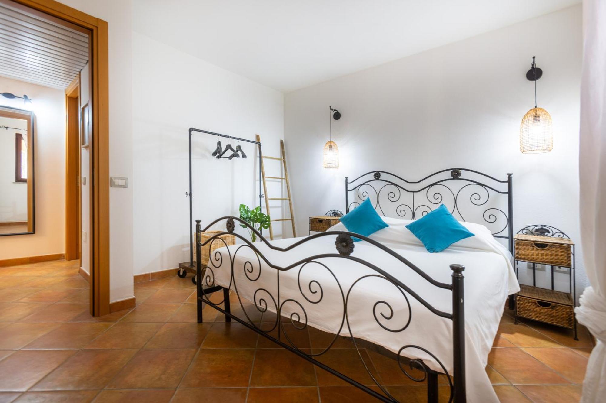 Aetos With Shared Swimming Pool - Hill Apartment Porto Pino